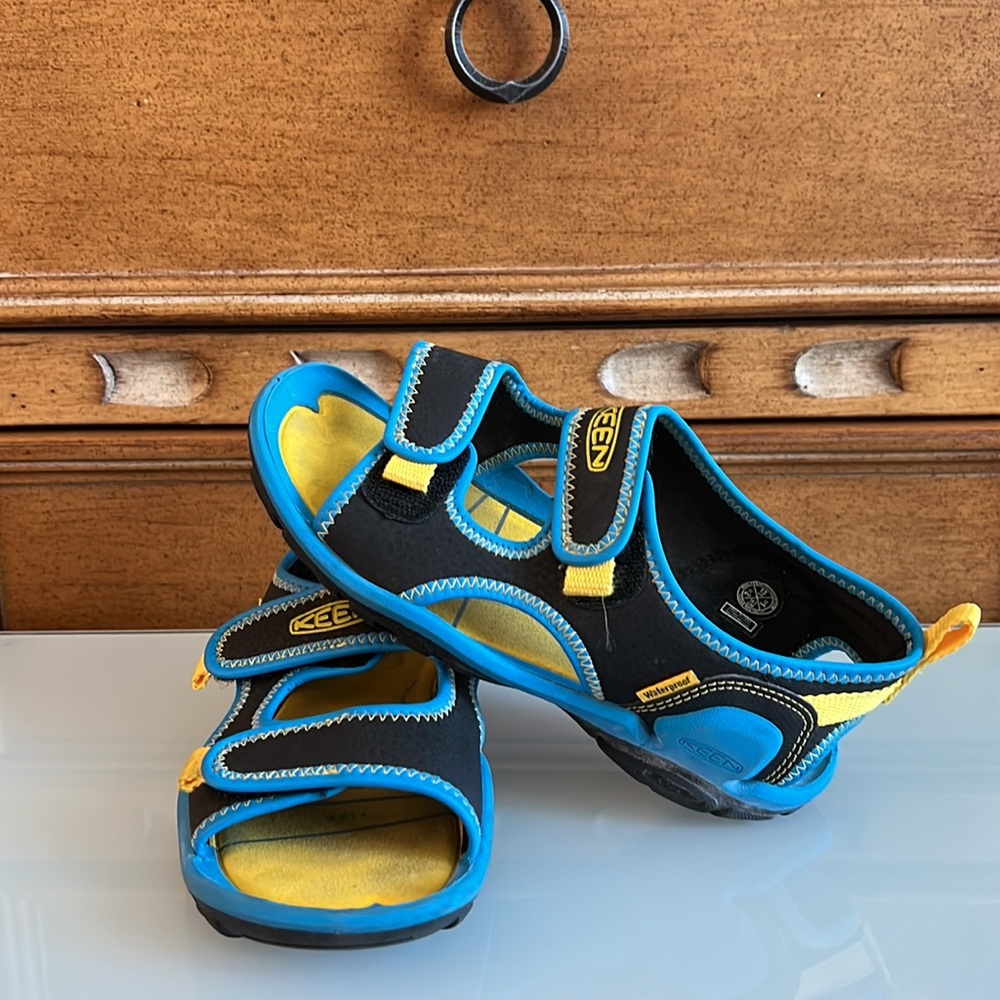 Keen Blue Black Knotch Creek Open Toe Water Shoes Sandals Boys 13 EUC